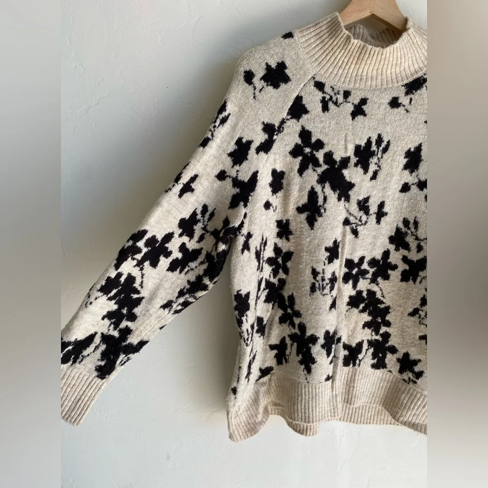 Liz Claiborne mock neck floral sweater - Picture 2 of 4